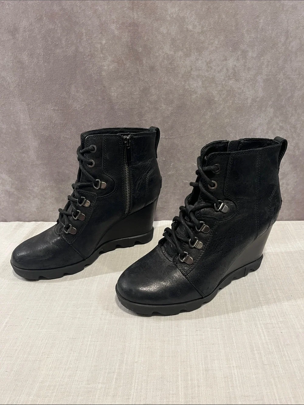 Sorel Lace-Up Wedge Ankle Boots - size 8